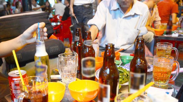 Điều kiện và thủ tục xin giấy phép kinh doanh các sản phẩm đồ uống chứa cồn như bia, rượu